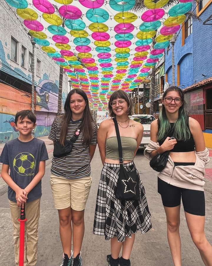 Family Photo - Daniel, Olivia, Gwen & Elly Applegate